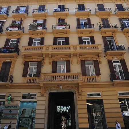 B&B Residenza Via Dei Mille Napoli Bagian luar foto