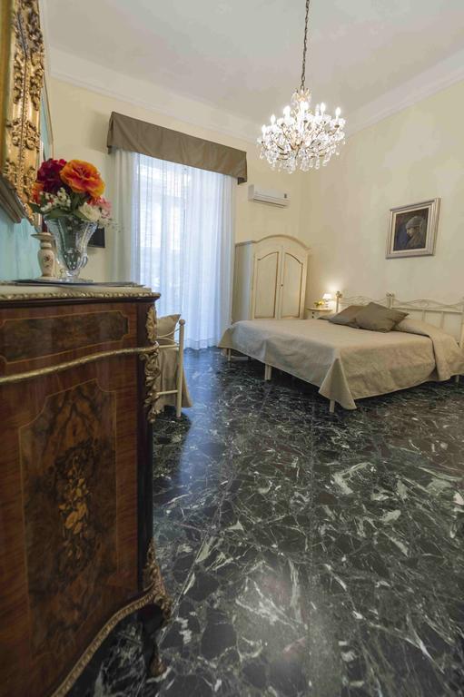 B&B Residenza Via Dei Mille Napoli Bagian luar foto