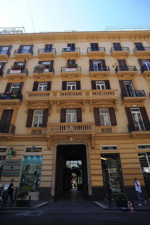 B&B Residenza Via Dei Mille Napoli Bagian luar foto