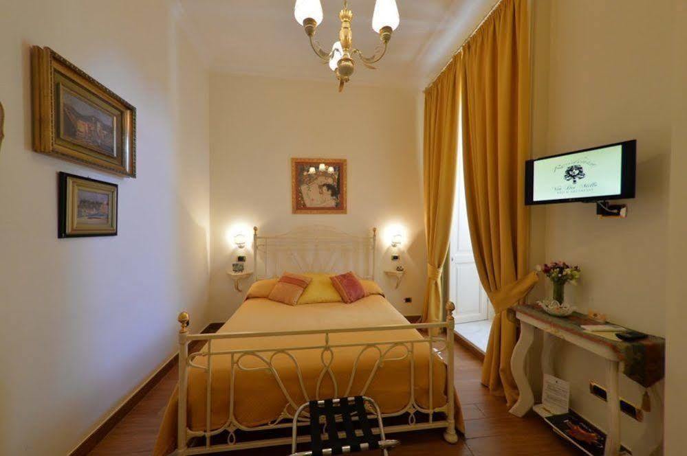 B&B Residenza Via Dei Mille Napoli Bagian luar foto